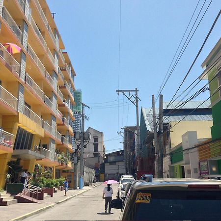 Crossroads Hostel Manila Mandaluyong Dış mekan fotoğraf
