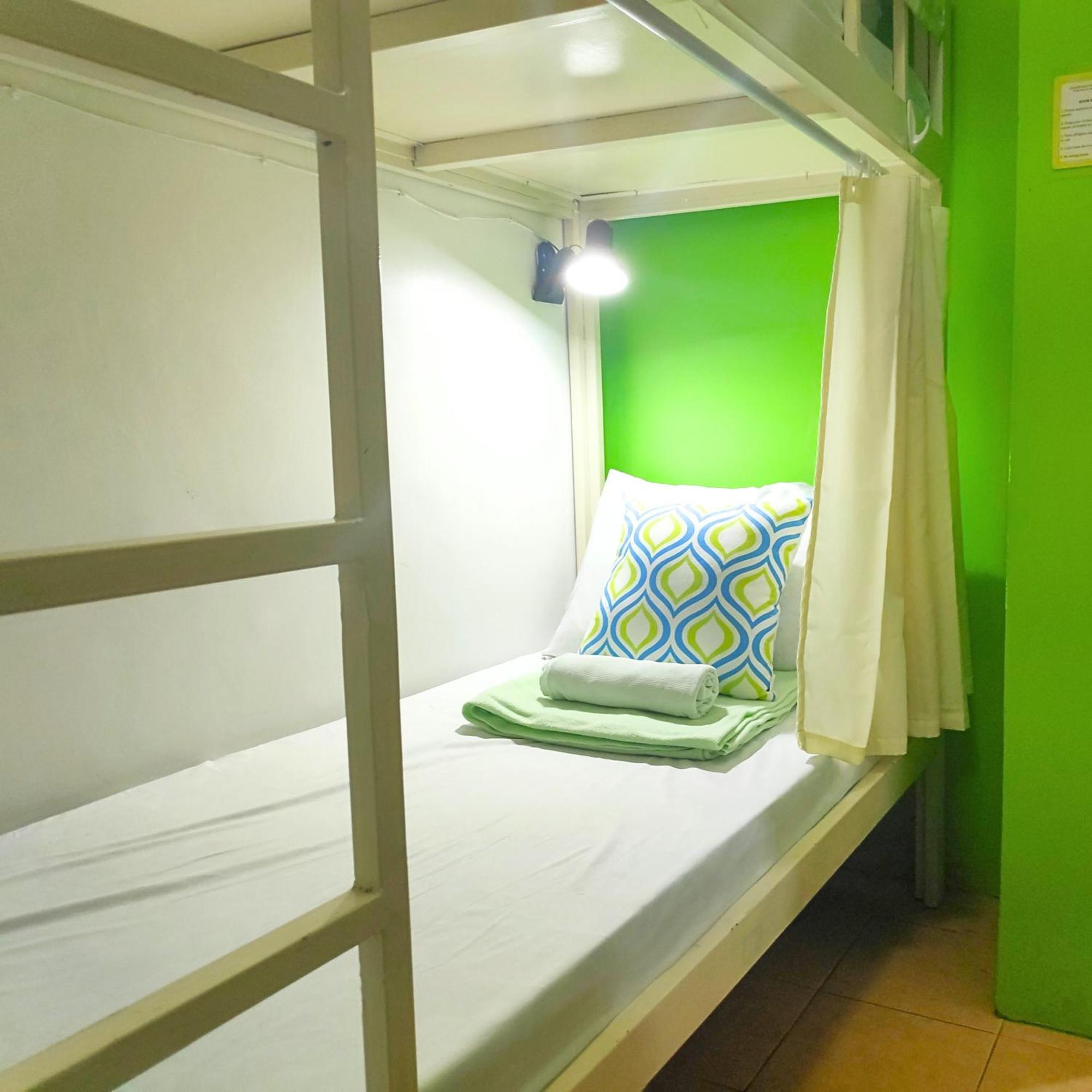Crossroads Hostel Manila Mandaluyong Dış mekan fotoğraf
