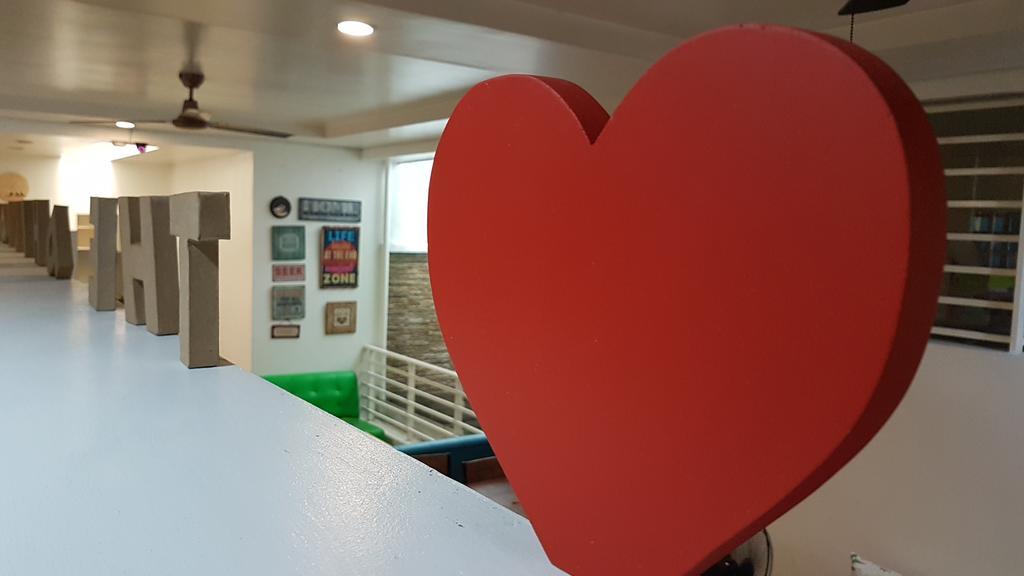 Crossroads Hostel Manila Mandaluyong Dış mekan fotoğraf
