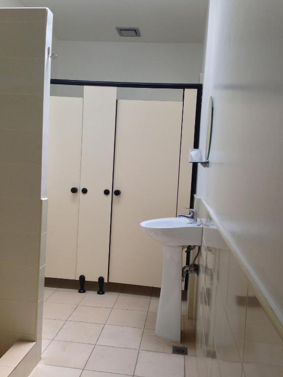 Crossroads Hostel Manila Mandaluyong Dış mekan fotoğraf