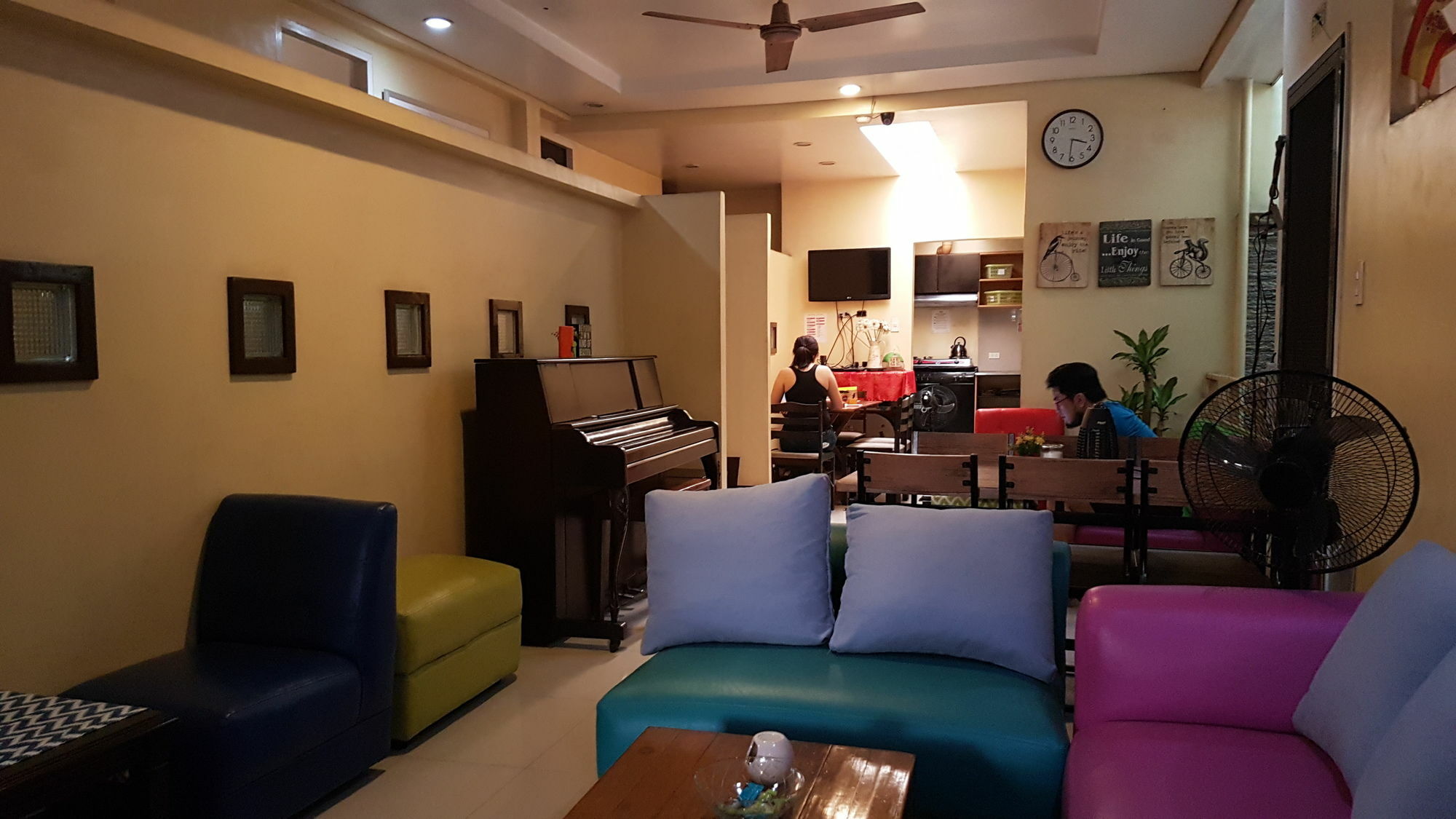 Crossroads Hostel Manila Mandaluyong Dış mekan fotoğraf
