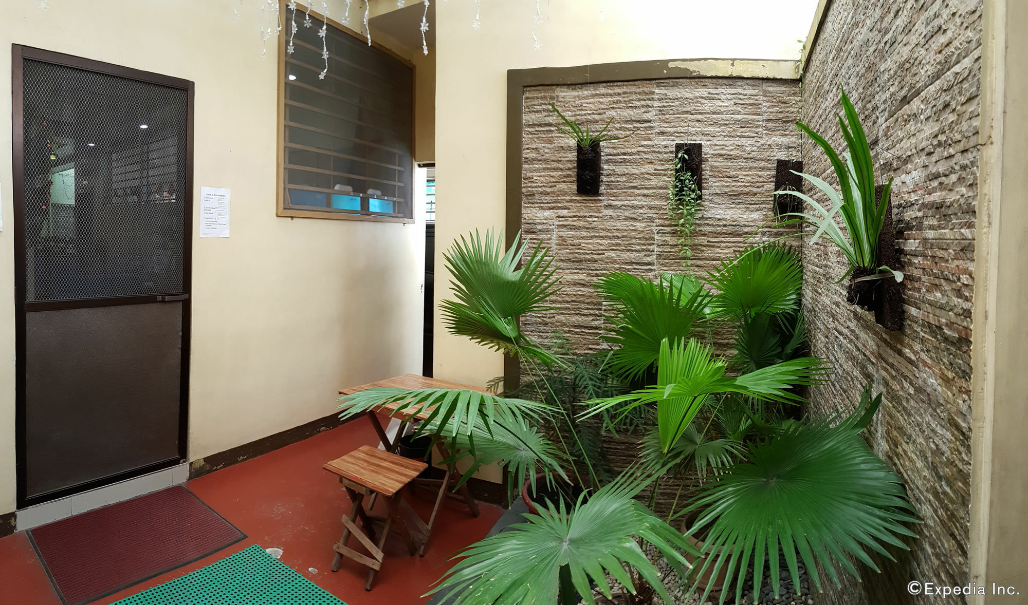 Crossroads Hostel Manila Mandaluyong Dış mekan fotoğraf