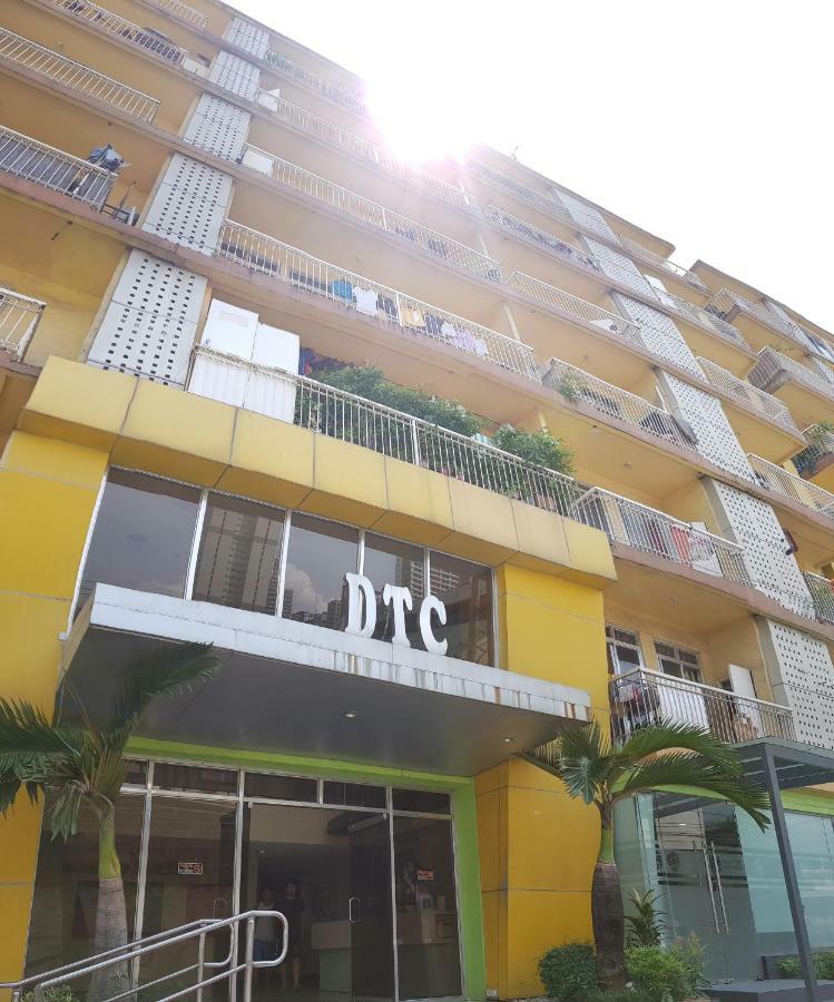 Crossroads Hostel Manila Mandaluyong Dış mekan fotoğraf