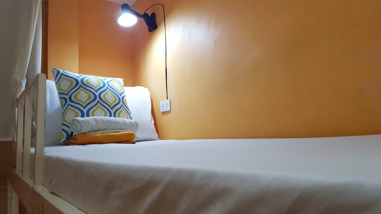 Crossroads Hostel Manila Mandaluyong Dış mekan fotoğraf