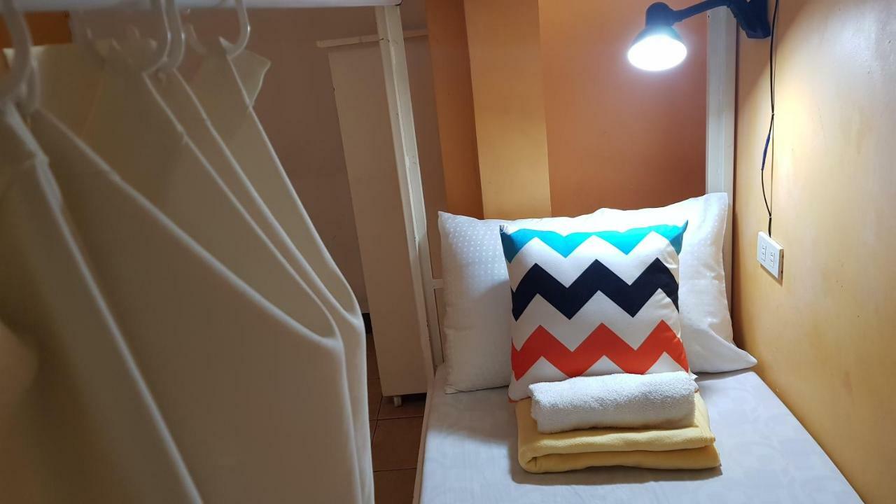 Crossroads Hostel Manila Mandaluyong Dış mekan fotoğraf