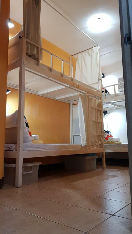 Crossroads Hostel Manila Mandaluyong Dış mekan fotoğraf